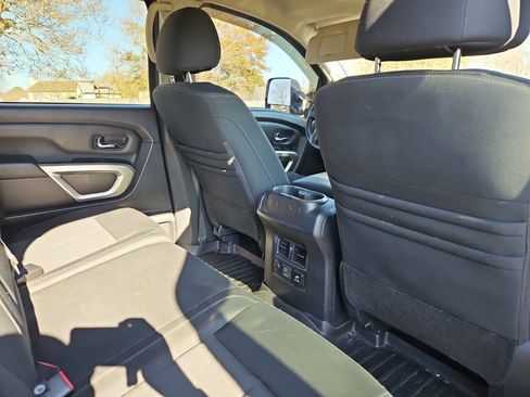 Used 2019 Nissan Titan SV w/ SV Convenience Package image 14