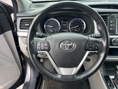 Used 2018 Toyota Highlander XLE image 19