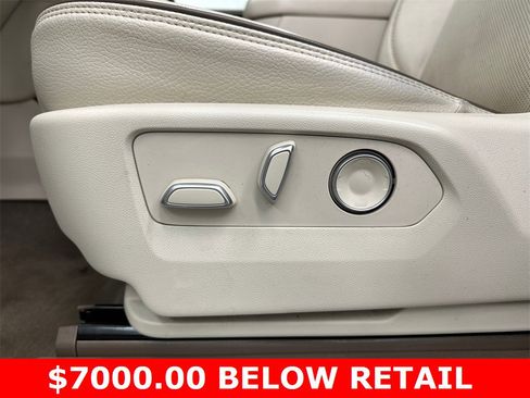 Used 2021 GMC Yukon XL Denali w/ Denali Premium Package image 10