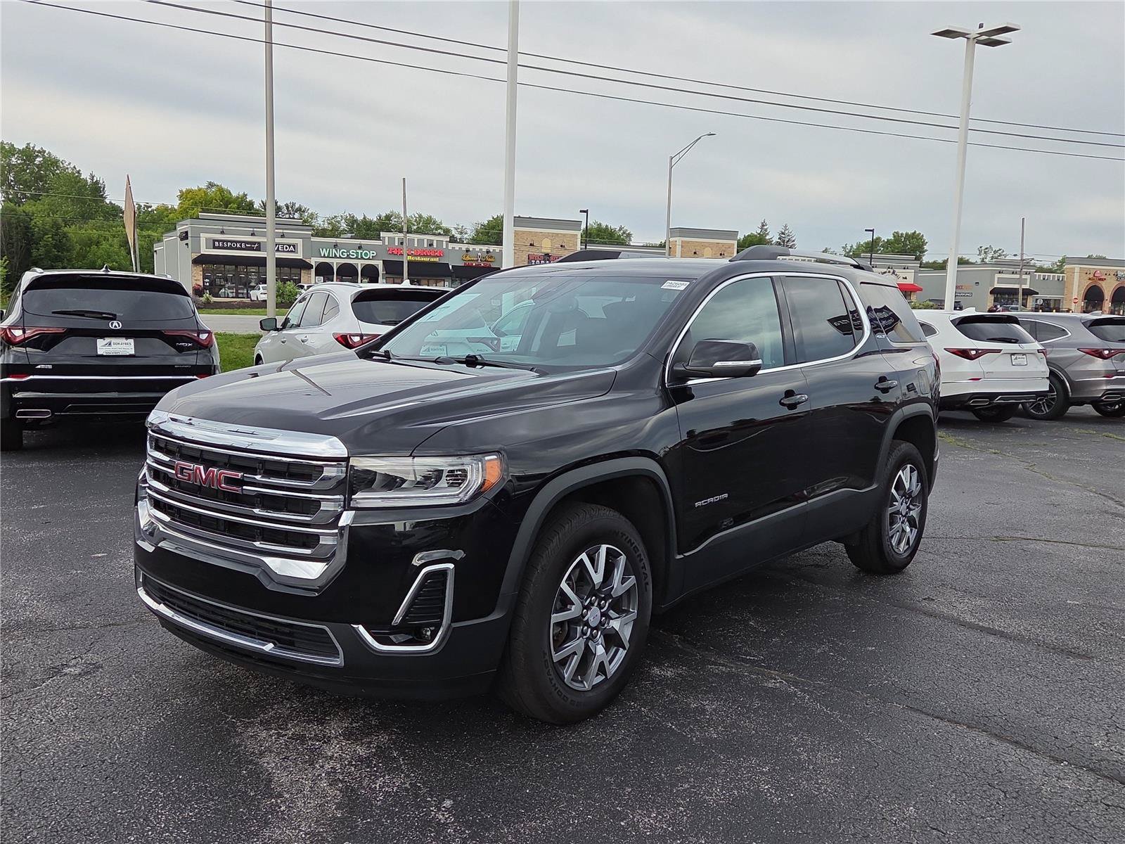 Used 2023 GMC Acadia SLT w/ Preferred Package AWD/4WD image 3