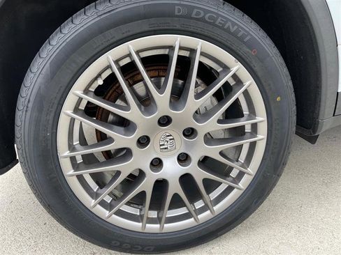 Used 2015 Porsche Cayenne S image 43