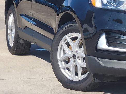 Used 2024 Ford Edge SEL image 11