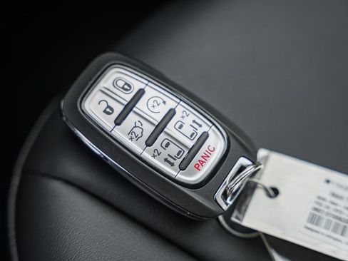 New 2025 Chrysler Pacifica Select image 38