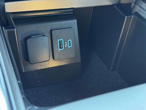 Used 2022 Ford Explorer XLT w/ Equipment Group 202A image 23