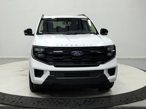 Used 2025 Ford Expedition Active AWD/4WD image 3