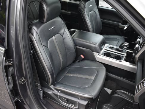 Used 2017 Ford F150 Platinum w/ Equipment Group 701A Luxury AWD/4WD image 19