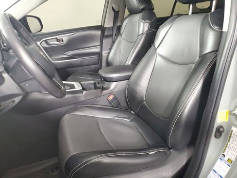 Used 2022 Toyota RAV4 XLE w/ Convenience Package image 12