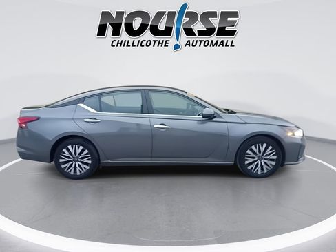 Used 2024 Nissan Altima 2.5 SV image 9