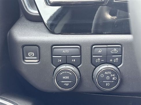 Certified 2024 Chevrolet Silverado 1500 RST w/ Dark Appearance Package AWD/4WD image 18
