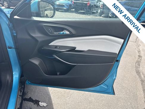 Used 2025 Chevrolet Trax LT w/ LT Convenience Package FWD image 10