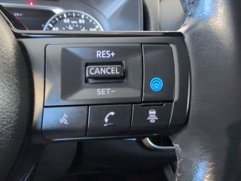 Used 2021 Nissan Rogue SV w/ Premium Package image 15