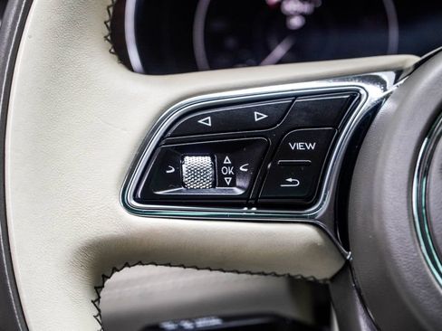 Used 2021 Bentley Bentayga image 38