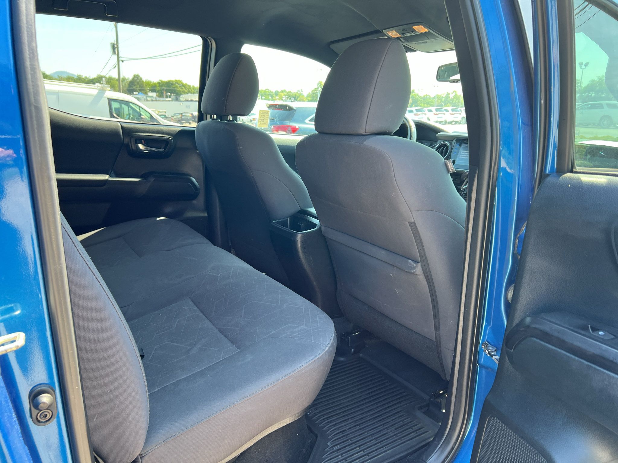 Used 2016 Toyota Tacoma TRD Sport w/ Towing Package AWD/4WD image 10