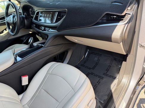 Used 2018 Buick Enclave Essence AWD/4WD image 11