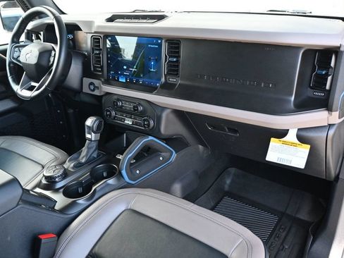 Used 2023 Ford Bronco Wildtrak AWD/4WD image 18