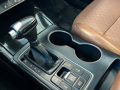 Used 2019 Kia Sorento SX image 23