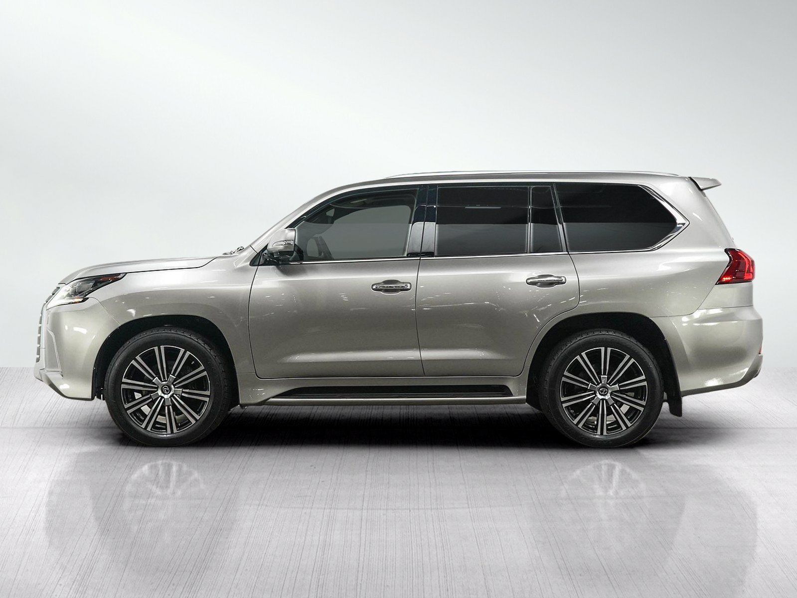Used 2018 Lexus LX 570 4WD w/ Luxury Package image 2