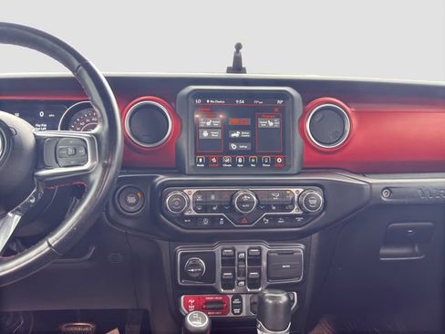 Used 2022 Jeep Wrangler Unlimited Rubicon w/ Cold Weather Group AWD/4WD image 15