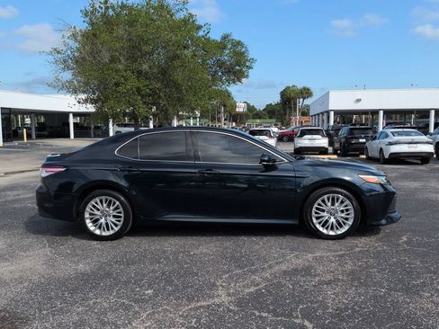 Used 2018 Toyota Camry XLE FWD image 3