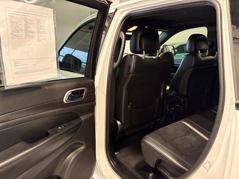 Used 2017 Jeep Grand Cherokee Altitude AWD/4WD image 28