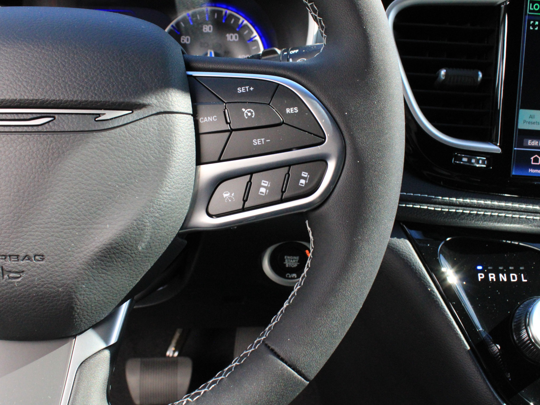 New 2027 Chrysler Pacifica Select FWD image 17
