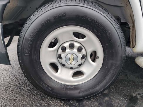 Used 2024 Chevrolet Express 2500 w/ Driver Convenience Package image 26