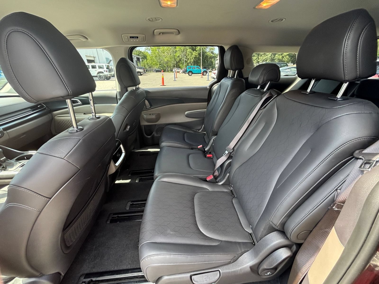 Used 2026 Kia Carnival FWD image 27