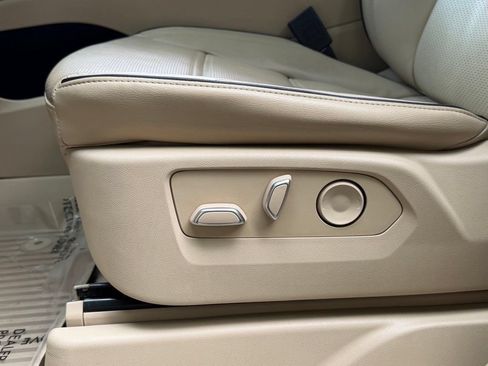 Used 2022 Cadillac Escalade Premium Luxury w/ Performance Package AWD/4WD image 30
