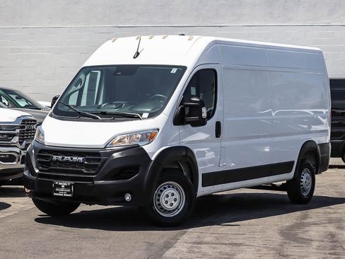 Used 2024 RAM ProMaster 2500 w/ Convenience Group FWD image 1