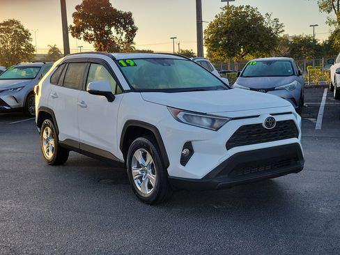 Used 2019 Toyota RAV4 XLE image 4