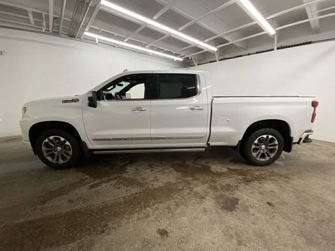 Used 2023 Chevrolet Silverado 1500 High Country w/ Technology Package image 3