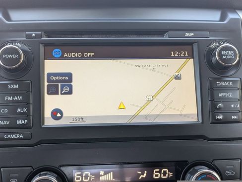 Used 2017 Nissan Titan SV image 22