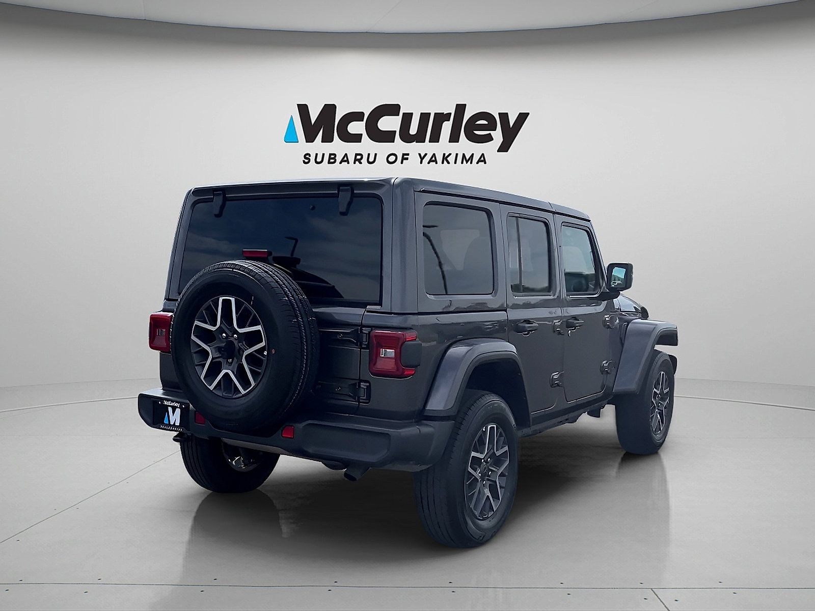 Used 2025 Jeep Wrangler Unlimited Sahara AWD/4WD image 5