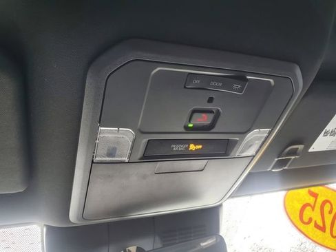 Used 2025 Toyota Tacoma TRD Sport image 31