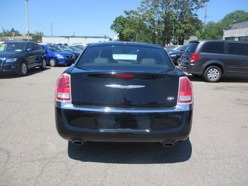 Used 2012 Chrysler 300 RWD image 6