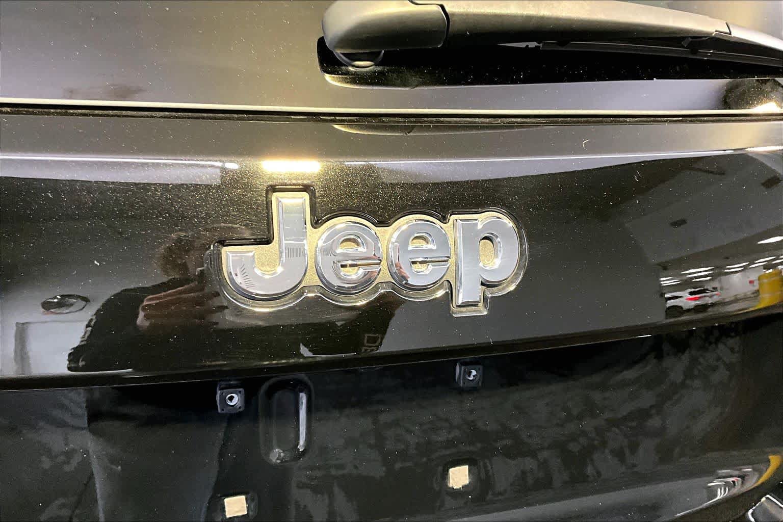 Used 2020 Jeep Grand Cherokee Limited AWD/4WD image 33