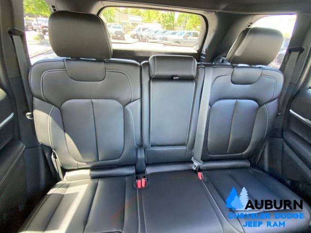 Used 2026 Jeep Grand Cherokee Limited AWD/4WD image 21