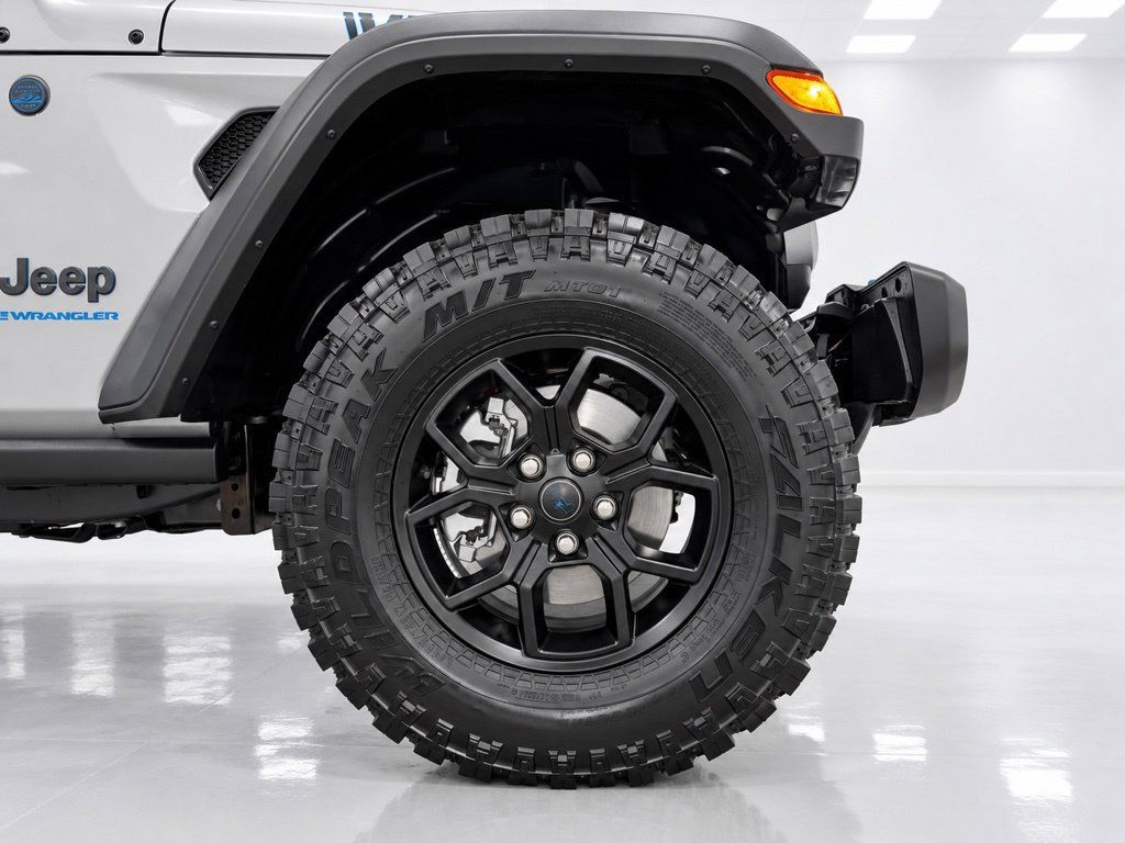 Used 2024 Jeep Wrangler Unlimited AWD/4WD image 12