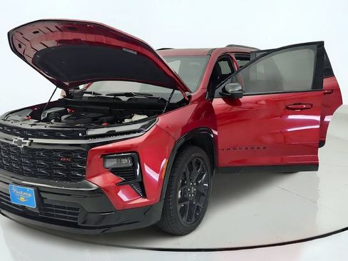 Used 2026 Chevrolet Traverse RS w/ LPO, Floor Liner Package FWD image 10