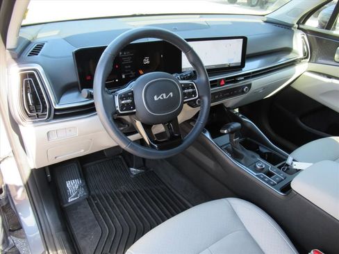 Used 2025 Kia Sorento S w/ Panoramic Sunroof Package image 14