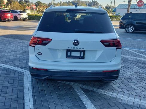 Used 2022 Volkswagen Tiguan SE image 4