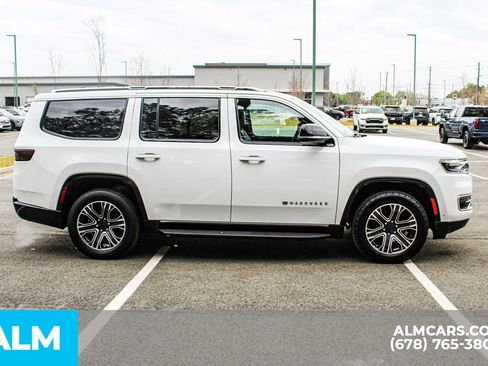 Used 2024 Jeep Wagoneer Series II w/ Flexible Seating Group image 9