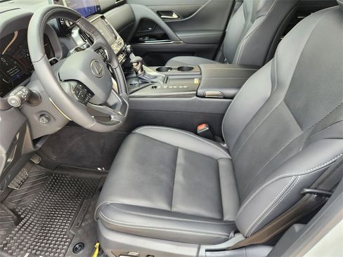 Used 2025 Lexus LX 600 4WD w/ Luxury Package image 13