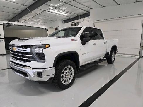 Used 2024 Chevrolet Silverado 2500 LTZ w/ LTZ Plus Package AWD/4WD image 5