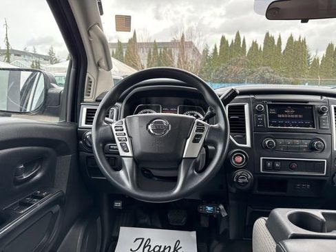 Used 2019 Nissan Titan S image 18