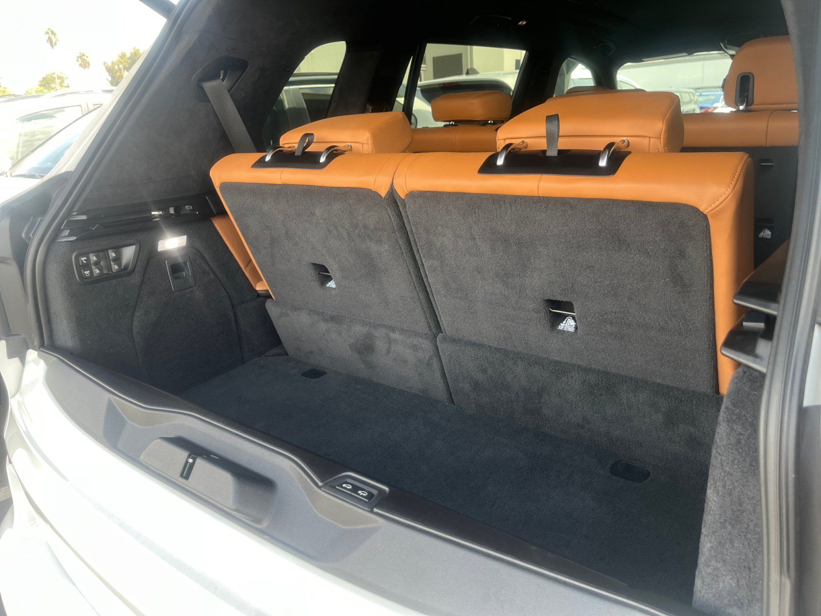 Used 2024 BMW X7 xDrive40i w/ M Sport Package AWD/4WD image 24