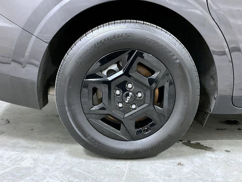 Used 2025 Kia Carnival FWD image 24