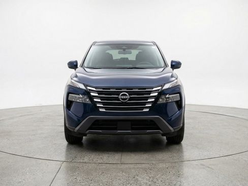 Used 2025 Nissan Rogue SV image 2