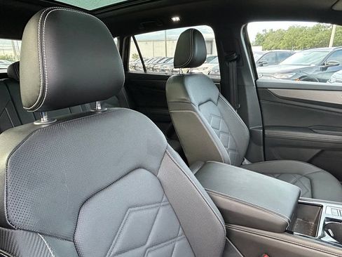Certified 2024 Volkswagen Atlas Cross Sport SE w/ Panoramic Sunroof Package FWD image 37