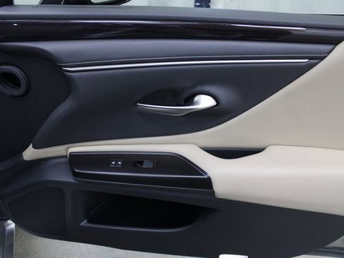 Used 2019 Lexus ES 350 w/ Premium Package image 32